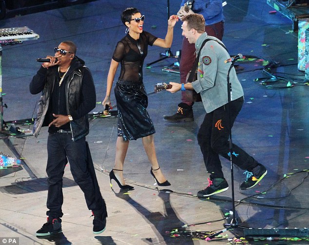 OMG! Coldplay şi Rihanna, pe aceeaşi scenă?