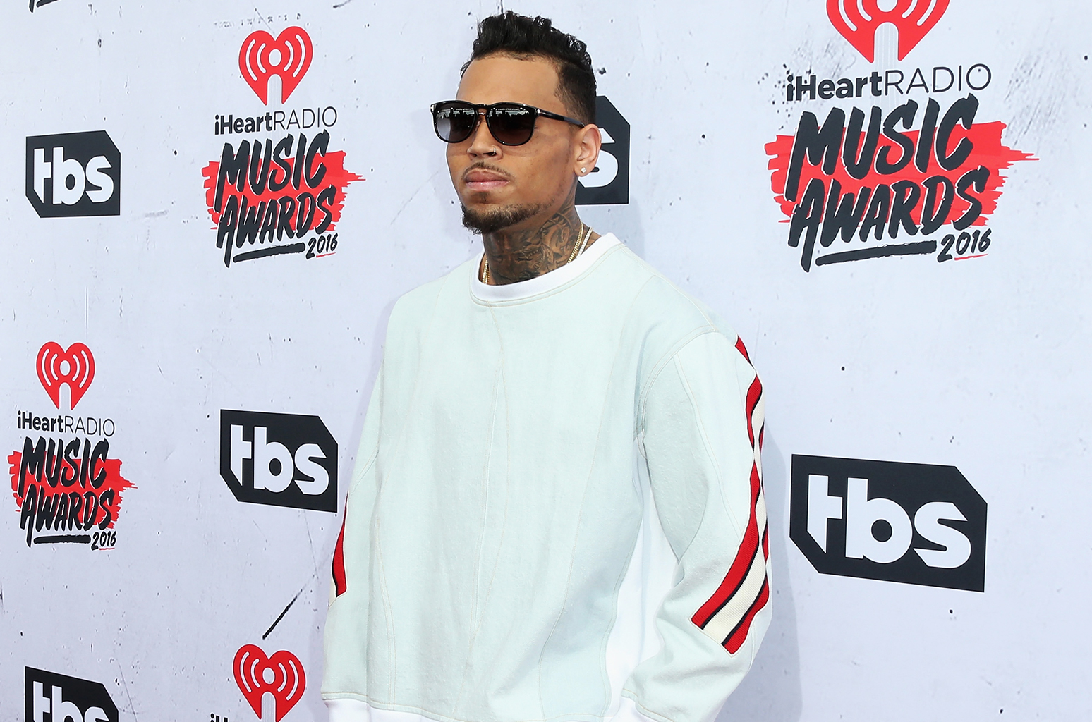 VIDEOCLIP NOU: Chris Brown – Leave Broke