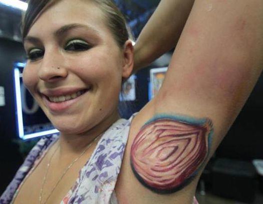 WTF! 10 tipe care au dat un mare FAIL cu tatuajele lor