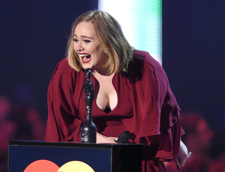 VIDEO: 5 momente în care Adele a uitat versurile pe scenă