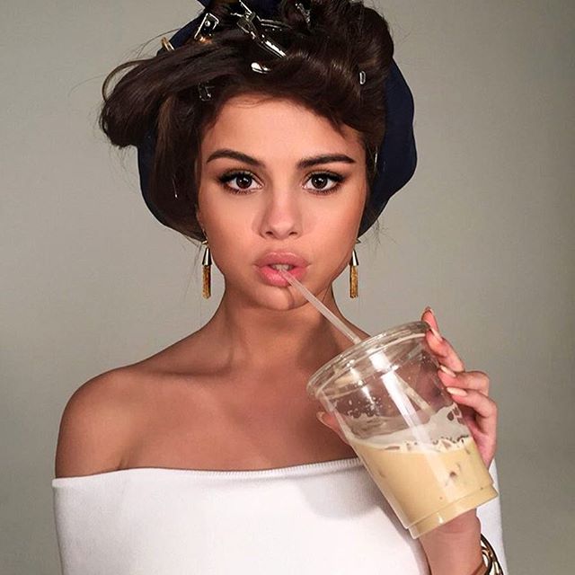 OMG! Ai idee cât câștigă Selena Gomez cu o singură postare pe Facebook, Twitter sau Instagram?