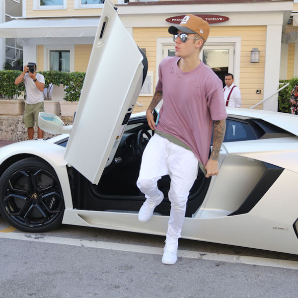 VIDEO: Așa arată colecția de mașini de lux a lui Justin Bieber