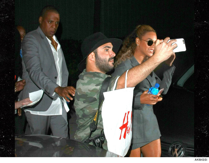 Un fan a încercat să-și facă selfie cu Beyonce, dar l-a scos din sărite pe Jay Z