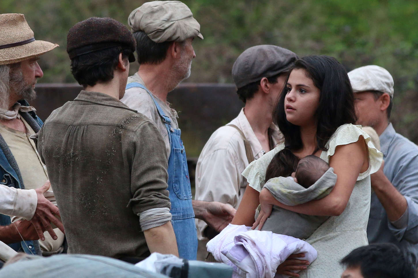 VIDEO: Selena Gomez e însărcinată, iar James Franco o ajută să nască