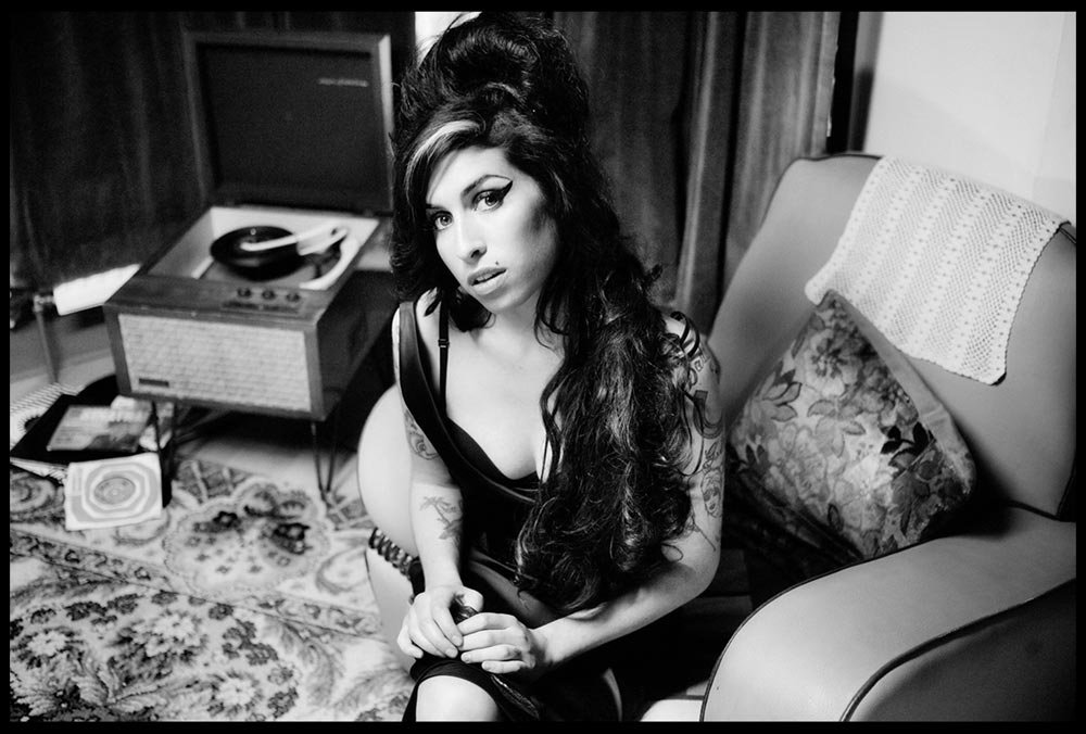 TOP 8 piese care te vor face să-ţi fie dor de Amy Winehouse