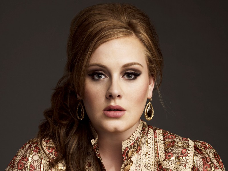 Deşi e milionară, Adele e disperată să facă facultate