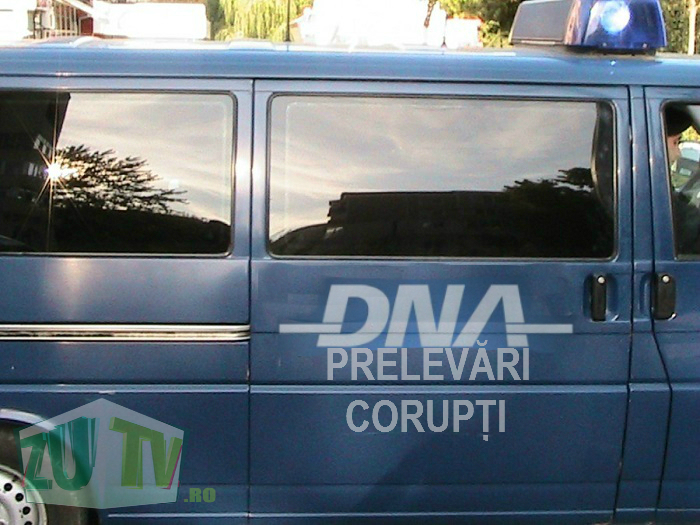 Politicienii români fac și ei clarificări: „Nu ambulanța neagră e periculoasă, ci duba albastră inscripționată DNA!