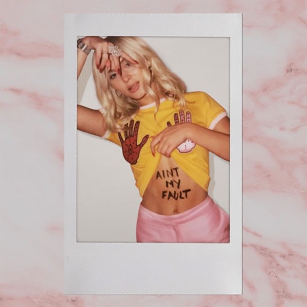 VIDEOCLIP NOU: Zara Larsson – Aint My Fault