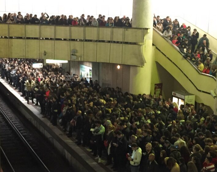 MEME: Adevăratul motiv pentru care a fost mare aglomerație astăzi la metrou!