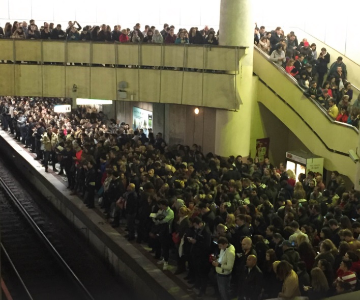 MEME: Adevăratul motiv pentru care a fost mare aglomerație astăzi la metrou!