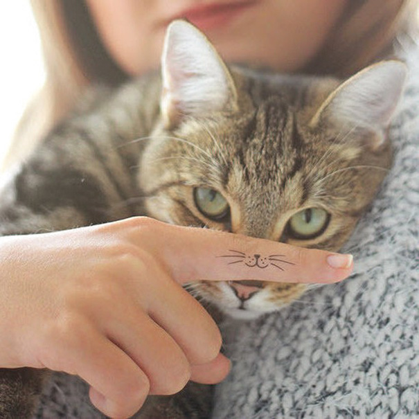 FOTO. 17 tatuaje FRUMI pe care iubitorii de pisici o să le ADORE