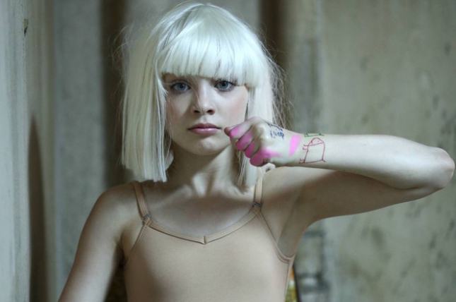 FOTO: Maddie Ziegler din videoclipurile lui Sia s-a transformat într-o domnișoară superbă!