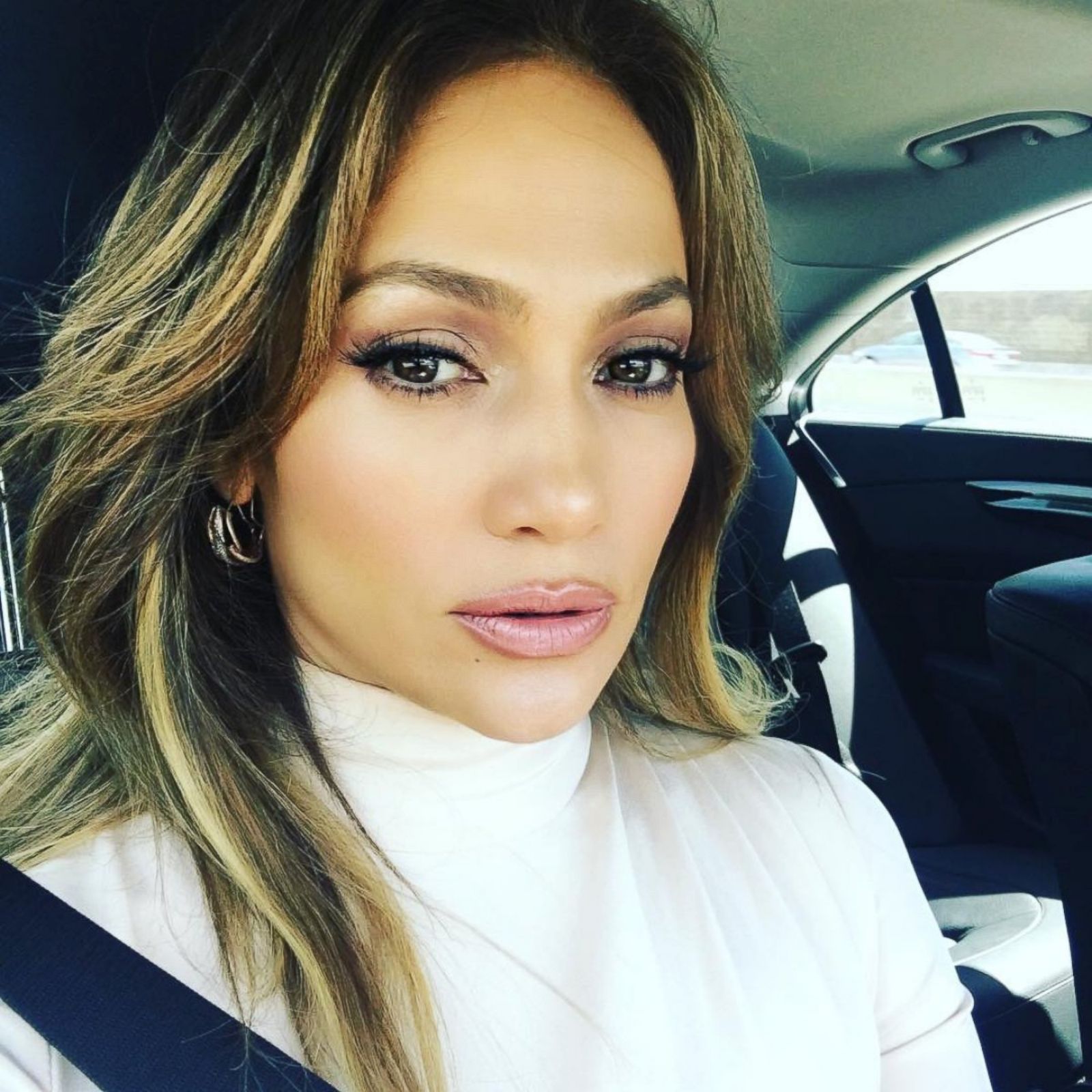 TOP 10 cele mai sexi selfie-uri ale lui Jennifer Lopez