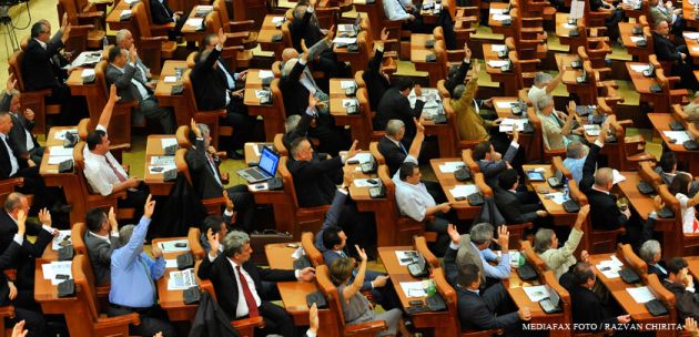 Noii parlamentari nerăbdători să preia mandatul: Abia așteptăm să ne votăm creșterile salariale pe 2017