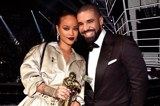 Rihanna & Drake sunt CUPLUL ANULUI. Uite ce performanţă au reuşit!