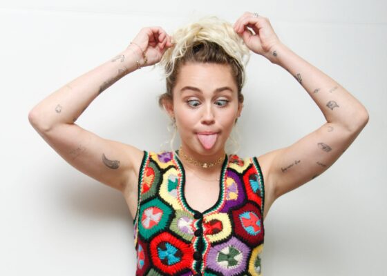 FOTO: Miley Cyrus și-a făcut un nou tatuaj. Toți au spus că a luat-o razna!