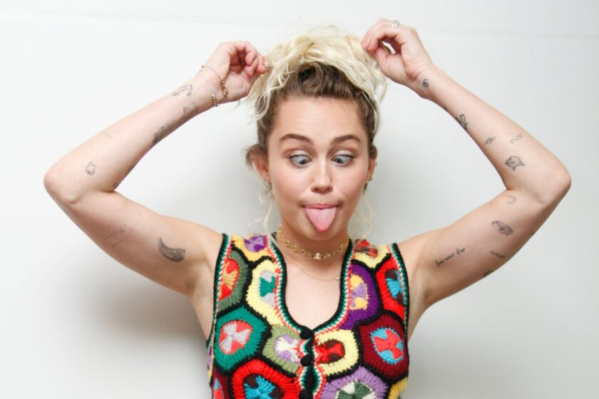 FOTO: Miley Cyrus și-a făcut un nou tatuaj. Toți au spus că a luat-o razna!