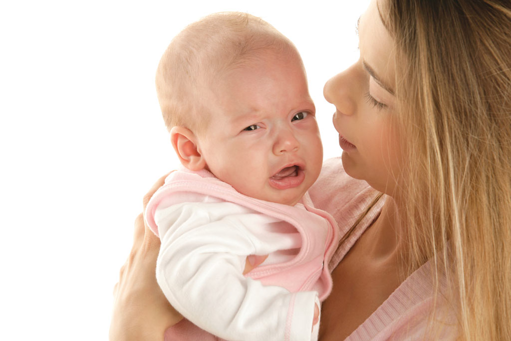 STUDIU: 7 din 10 bebeluşi suferă de colici! Află care este cauza şi cum o poţi preveni