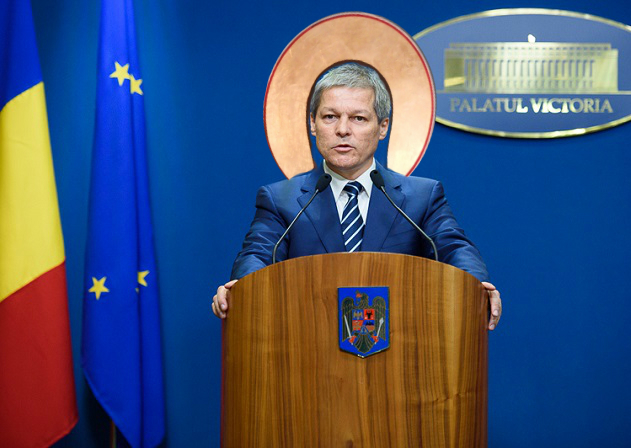 Mii de susținători ai fostului premier au făcut petiții către BOR pentru ca Dacian Cioloș să fie declarat sfânt!