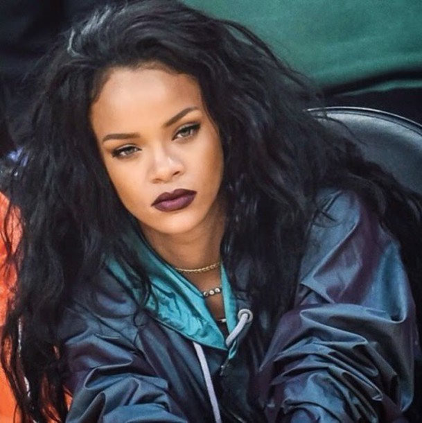 NASOL! Rihanna e în DOLIU. Persoana cea mai dragă ei a murit