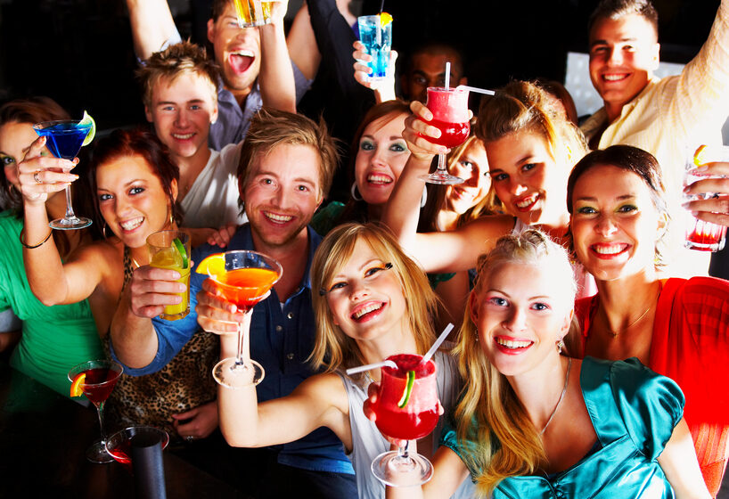 11 oameni pe care nu ai vrea să îi întâlneşti la un party