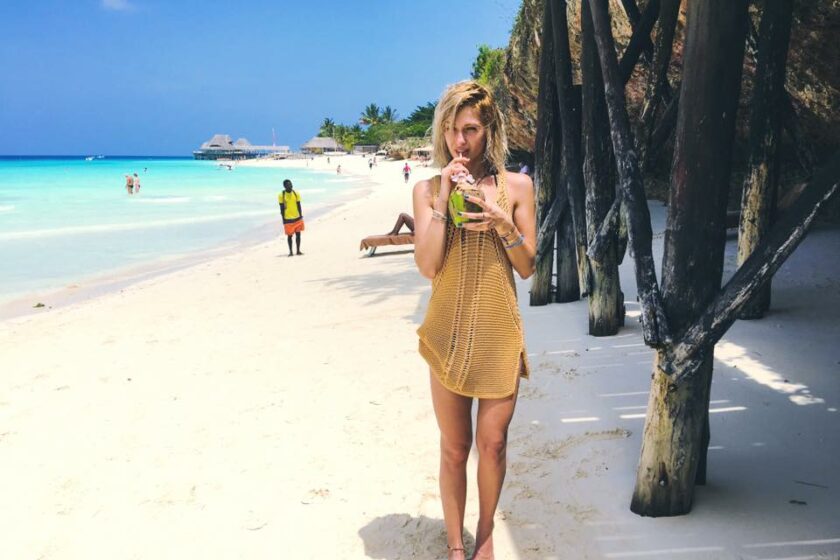 FOTO: Alina Eremia a făcut senzație pe plajele din Africa. Uite cât de mult a slăbit!