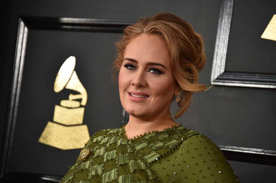 VIDEO: Adele a făcut-o pe Beyonce să plângă cu discursul de la premiile Grammy