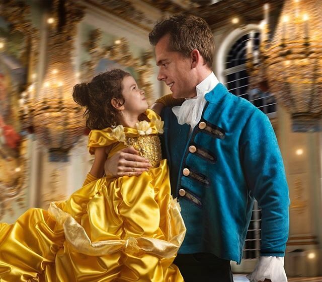 VIRAL: El e cel mai tare tată EVER! Şi-a transformat fiica în Belle din Frumoasa şi Bestia