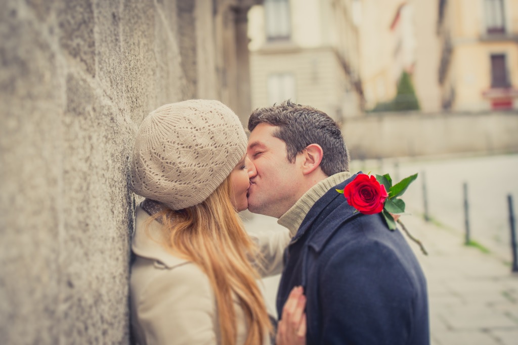 DATING: 7 tipuri de sărut şi ce „spun” ele de fapt