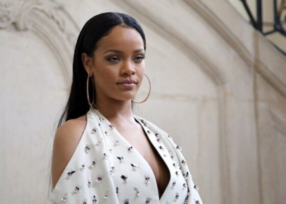 OMG! Rihanna primeşte diplomă de la Harvard, deşi nu a terminat nici liceul