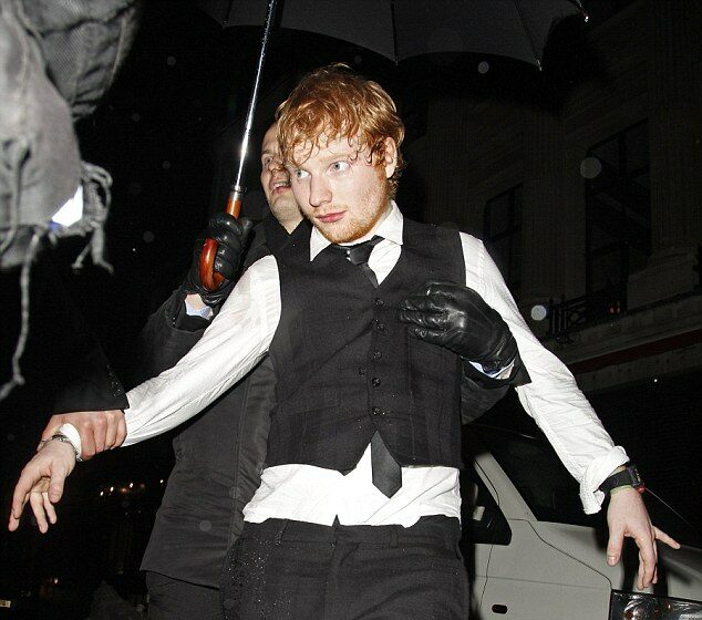 WTF! Ed Sheeran s-a îmbătat atât de tare, încât a dormit lângă niște șerpi veninoși