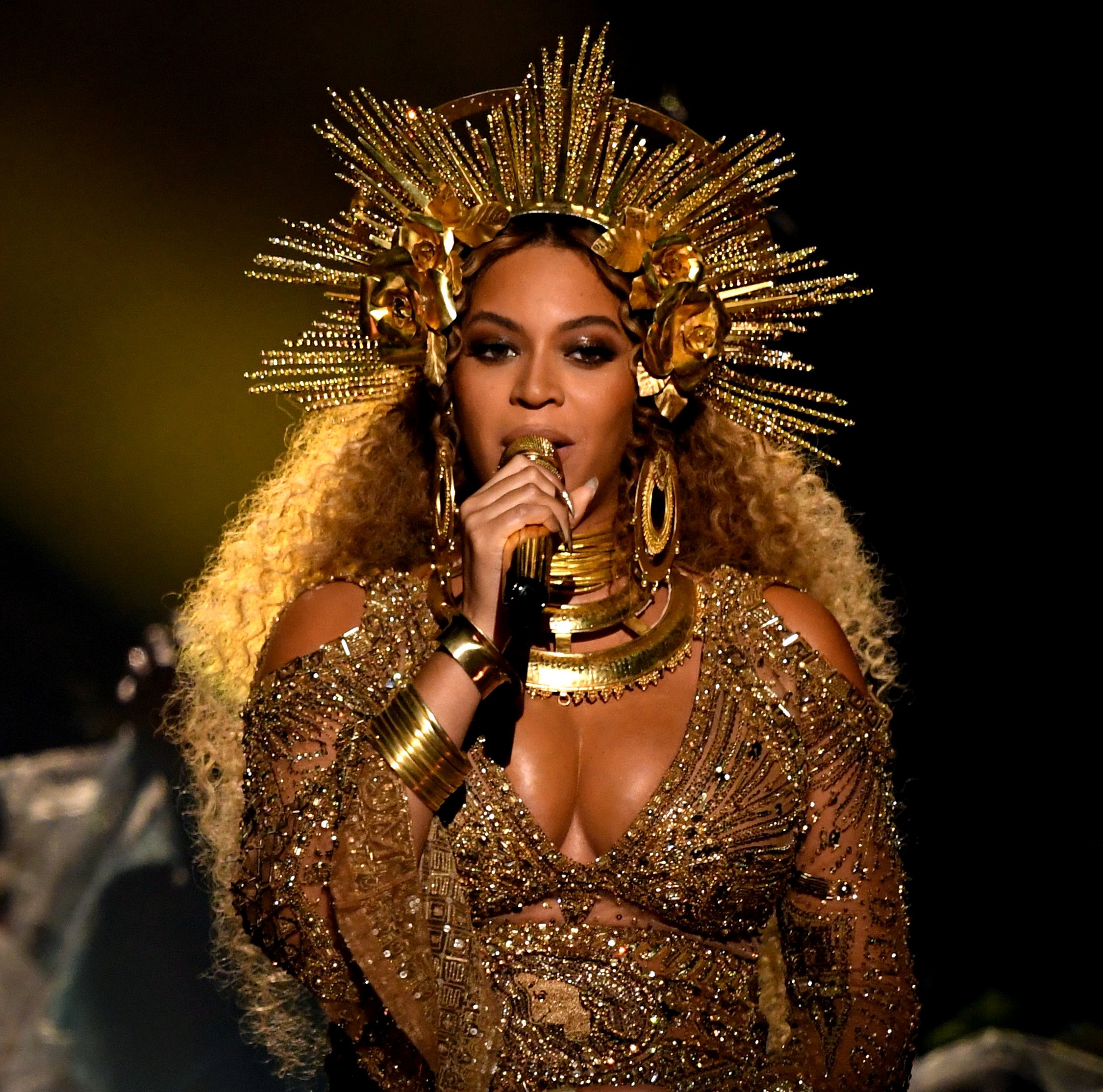 FOTO: A apărut păpuşa Beyonce ÎNSĂRCINATĂ şi face senzaţie pe Internet