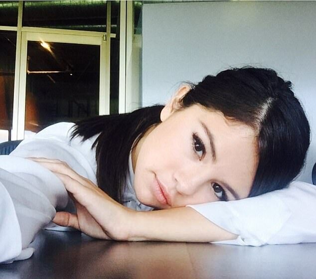 „Au vrut să mă LINŞEZE”! Selena Gomez vorbeşte despre adevăratul motiv al depresiei