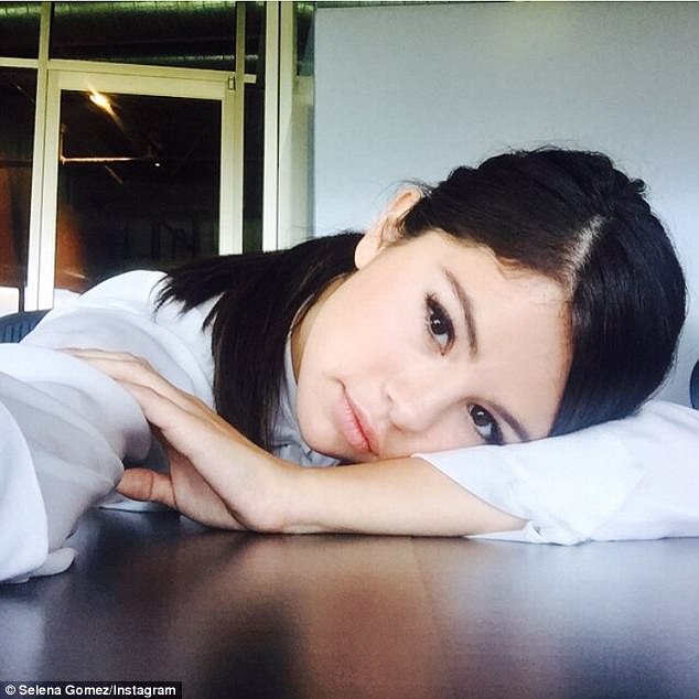„Au vrut să mă LINŞEZE”! Selena Gomez vorbeşte despre adevăratul motiv al depresiei
