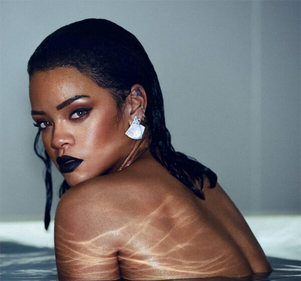 VIDEO: Rihanna s-a lăsat filmată goală, la duș. Nu ai mai văzut-o niciodată așa!