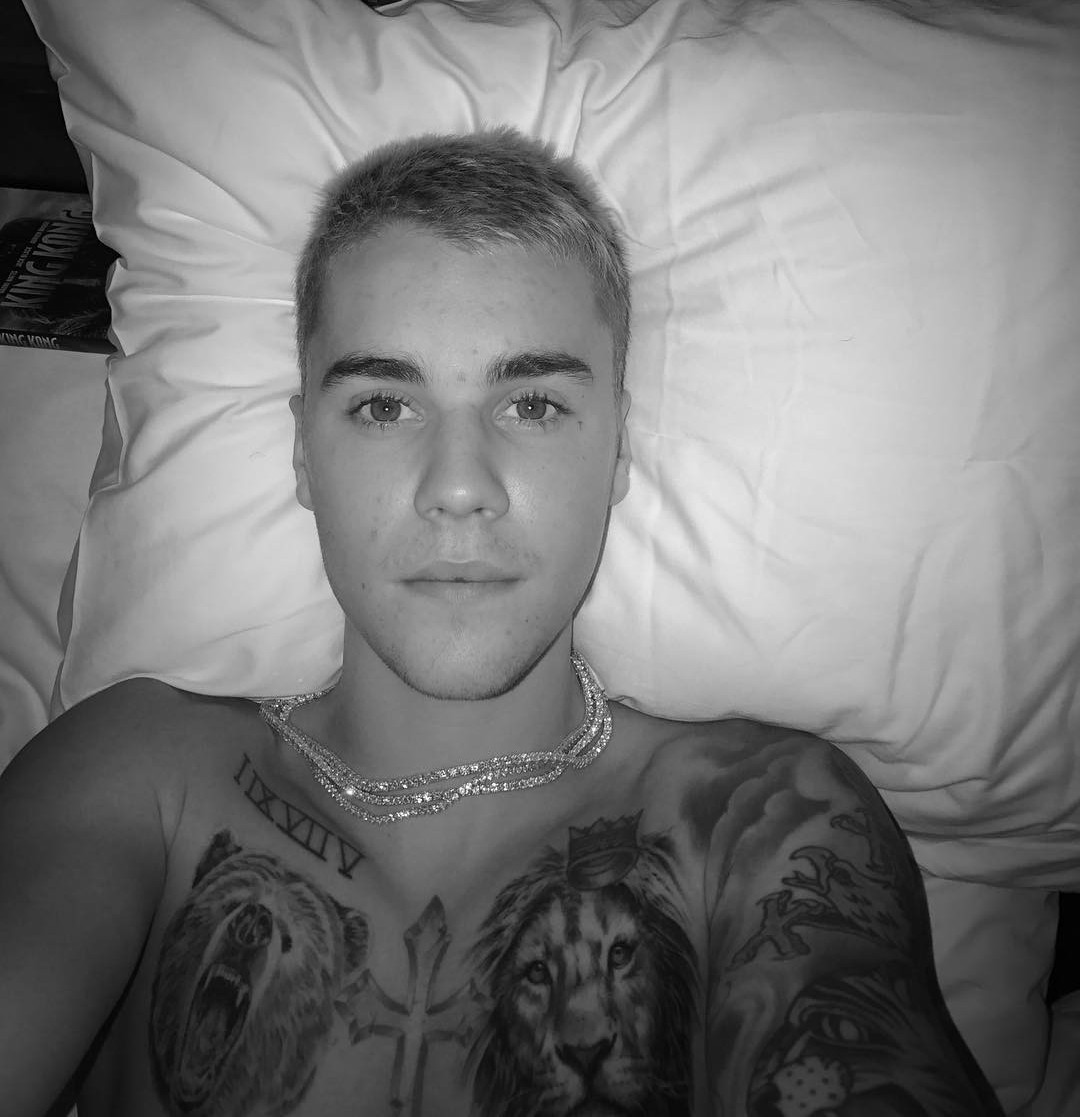 WTF! Justin Bieber are o explicaţie DUBIOASĂ pentru ultimul tatuaj. De ce şi-a desenat capul de leu?
