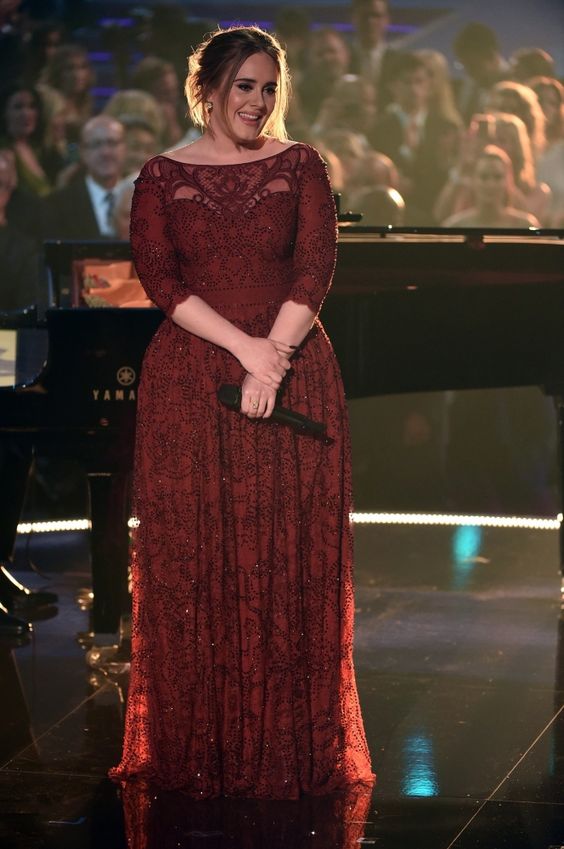 TOP 12 cele mai FRUMI ţinute ale lui Adele