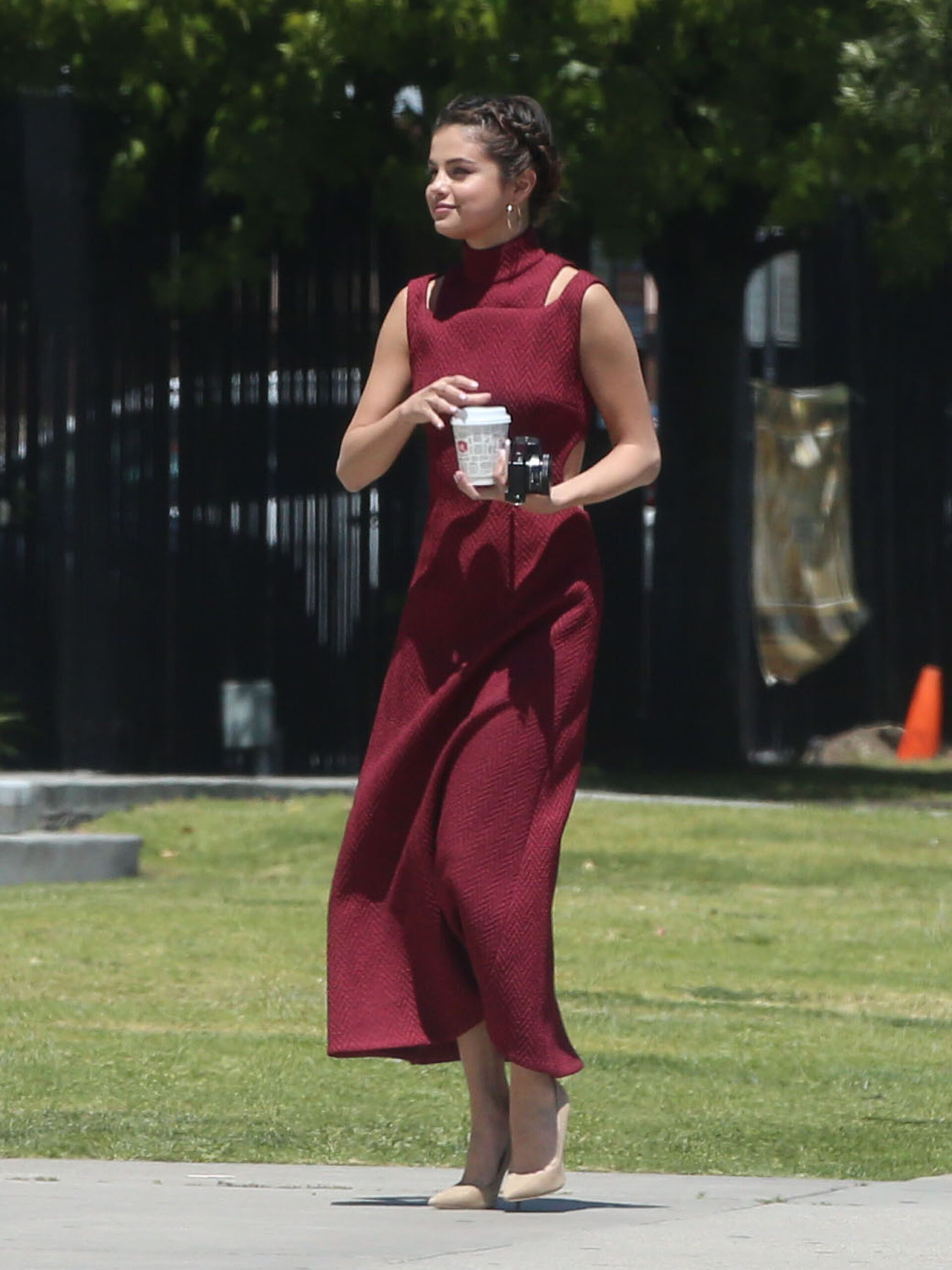FOTO: Selena Gomez a fost la nunta ”fratelui” ei. A strălucit într-o rochie superbă