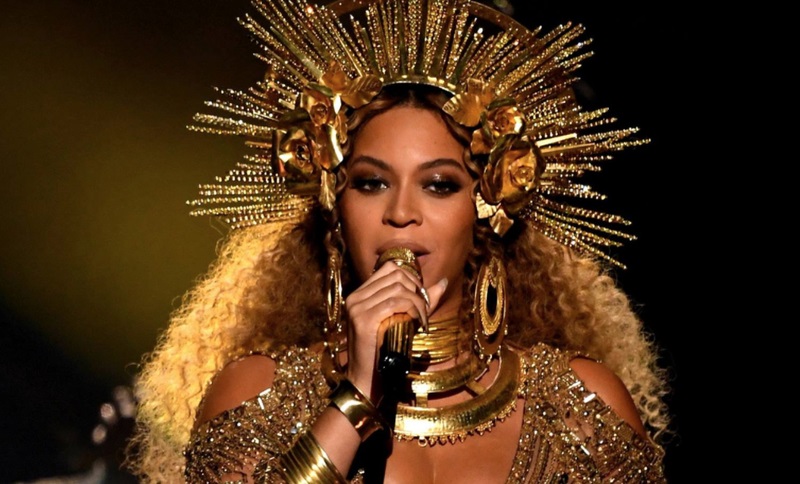 OMG! N-o să crezi cu cât s-a vândut un microfon de-al lui Beyonce! Suma e FABULOASĂ