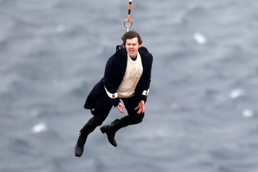VIDEO: Harry Styles a lansat primul videoclip din cariera SOLO: „Sign of the Times”