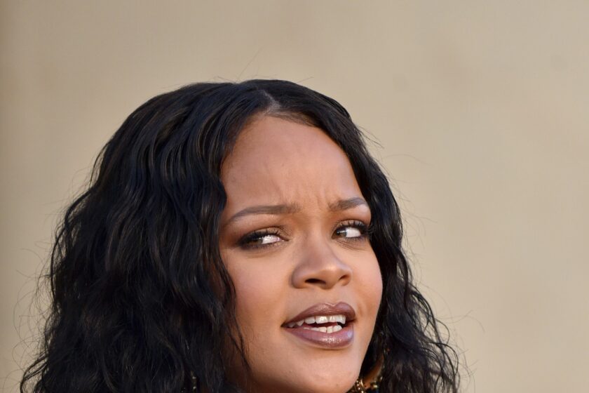 Rihanna a provocat un scandal imens din cauza unei ținute banale. Uite ce a purtat!