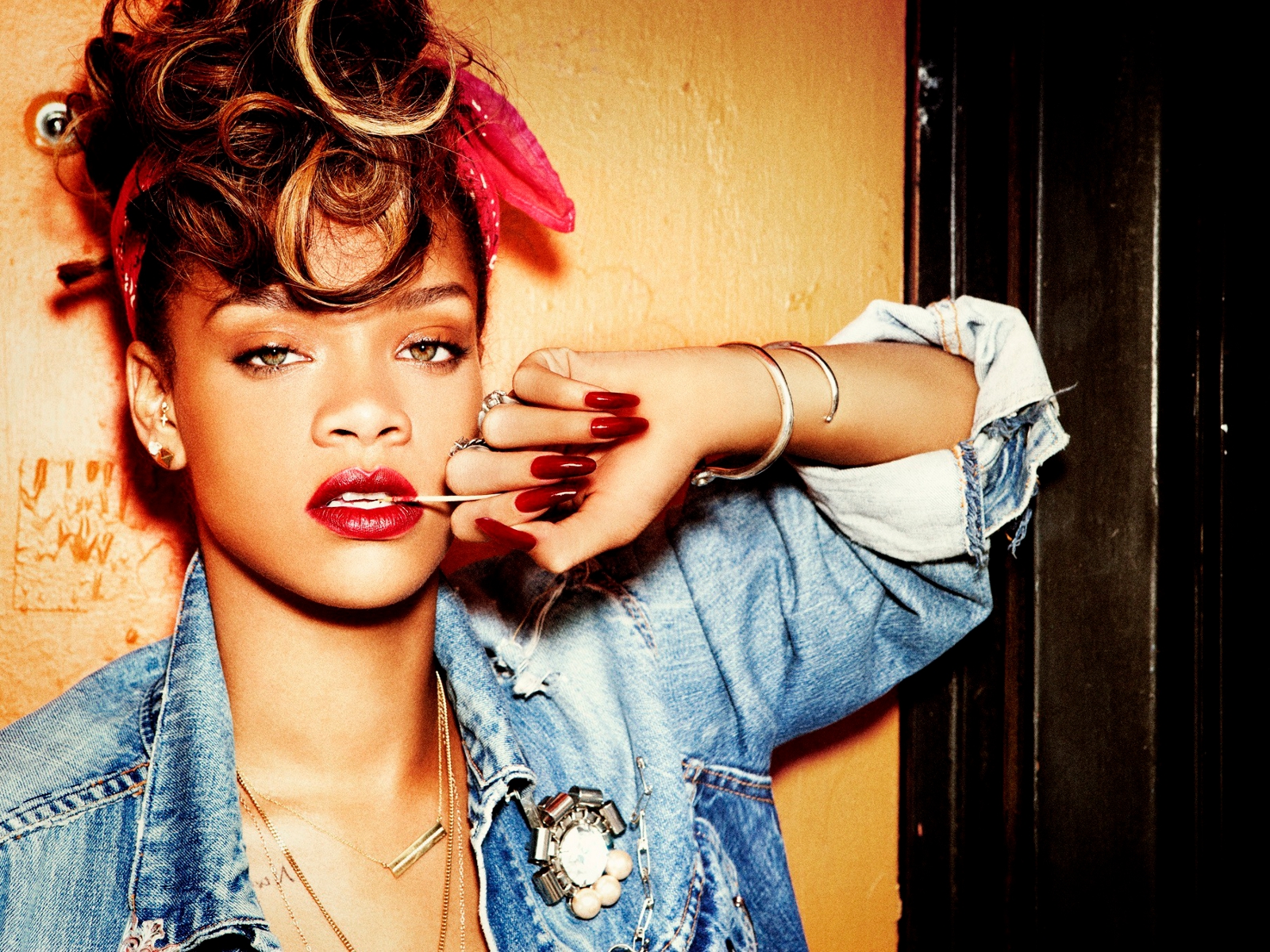 VIDEO: După 12 ani de carieră, Rihanna a reușit o MEGA-performanță. Ce s-a întâmplat cu hit-ul „Diamonds?
