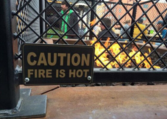 FOTO: Cele mai STUPIDE exemple de semne de avertizare care te vor face să râzi în hohote!