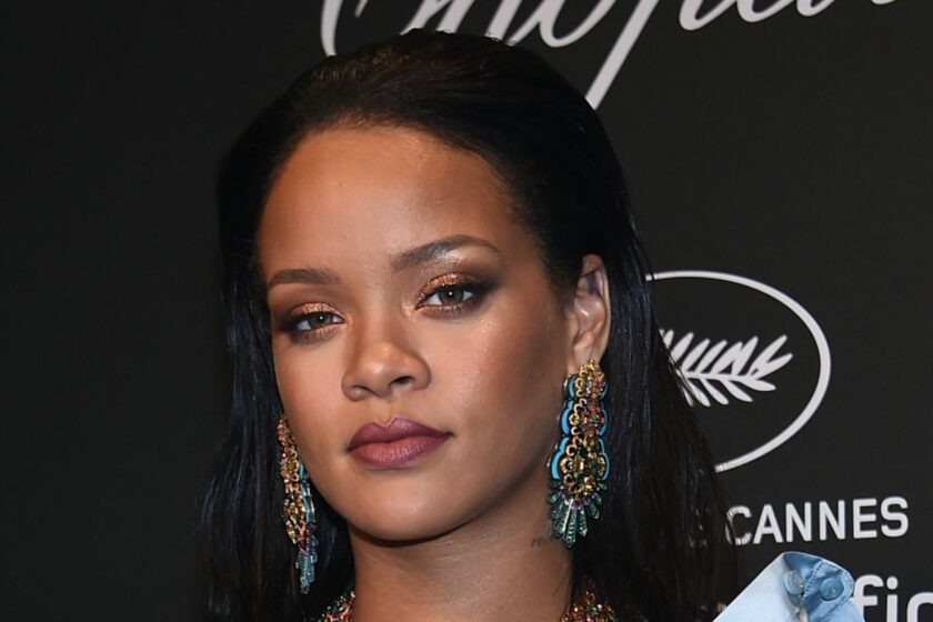 O fotografie cu Rihanna a aruncat în aer internetul. E însărcinată?