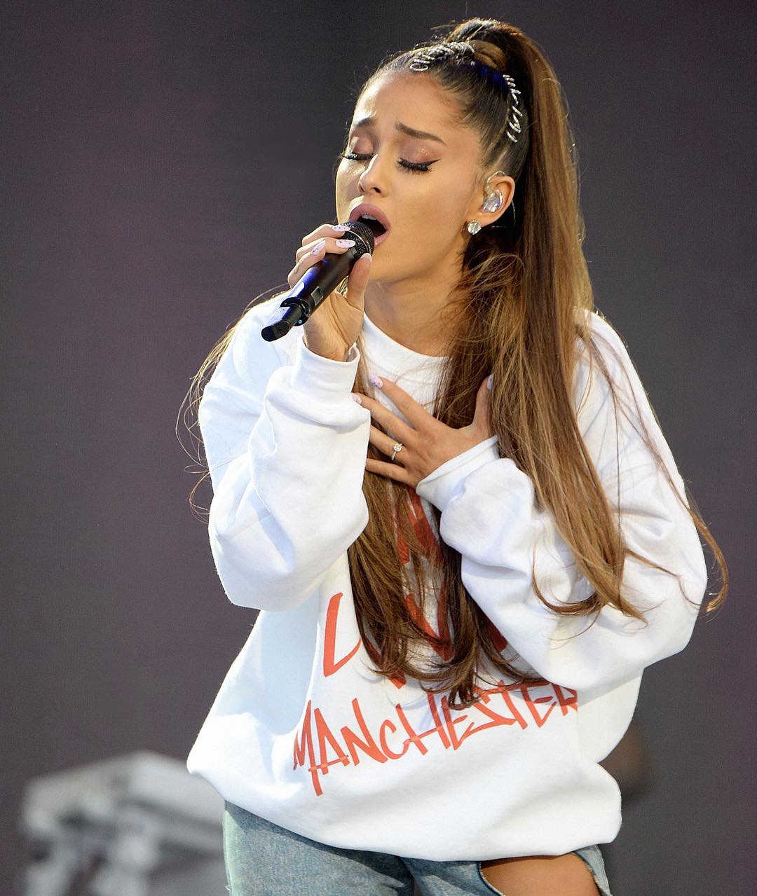 VIDEO: Ariana Grande a adunat zeci de VEDETE și o sumă RECORD la concertul caritabil de la Manchester