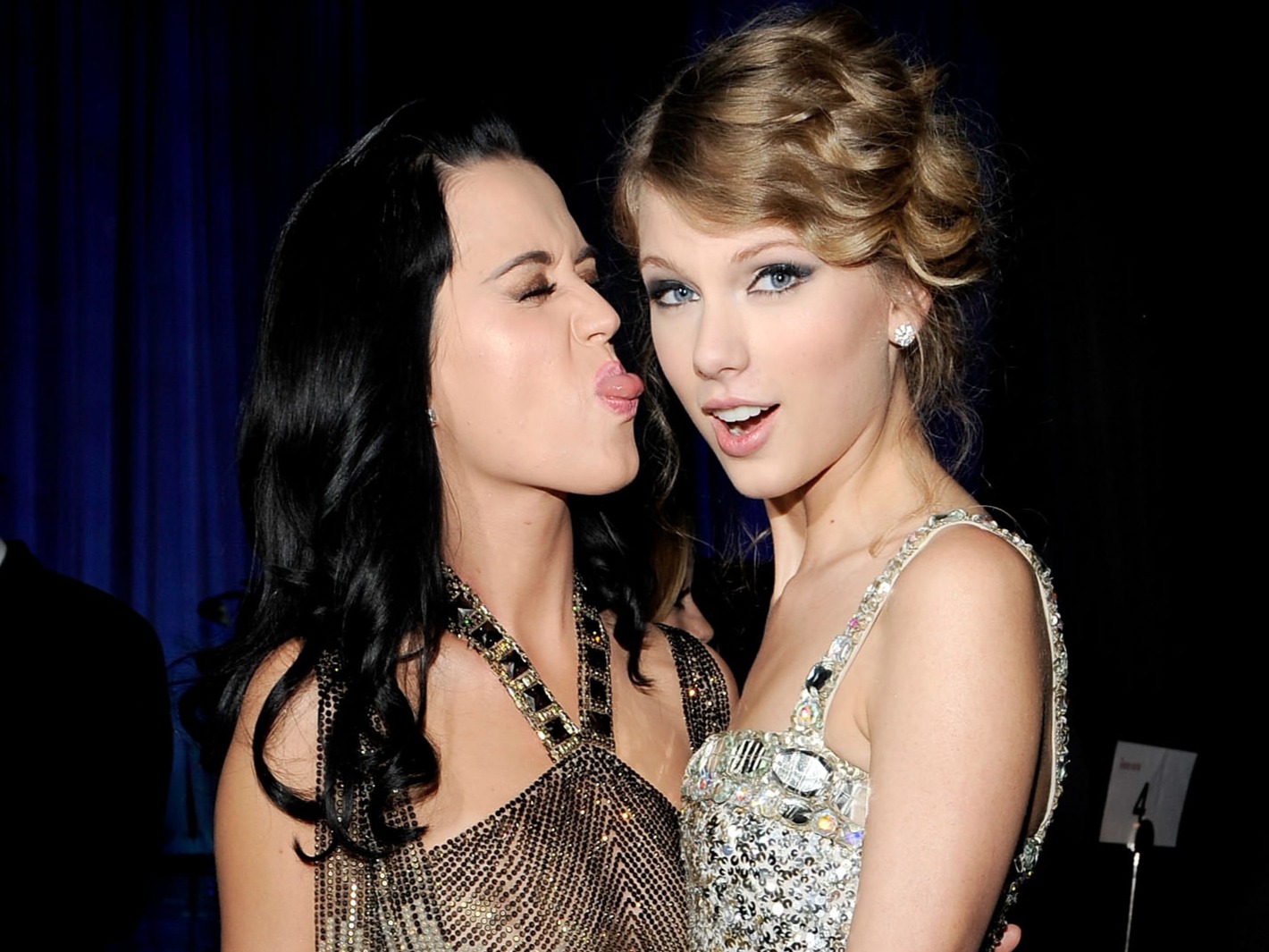 Katy Perry a îngropat securea războiului. Uite ce a spus despre rivala ei, Taylor Swift!