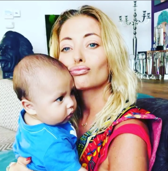 Aww! Delia și bebelușul Antoniei au topit Instagram-ul. Câte like-uri merită?