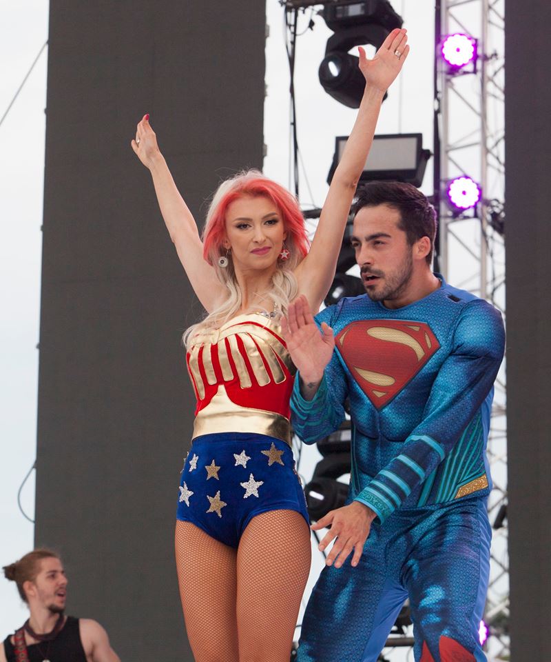 Andreea Bălan, Wonder Woman show pe scena Forza ZU. Nostalgie în paşi de dans – VIDEO