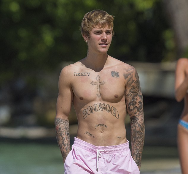 FOTO: Justin Bieber și-a făcut un tatuaj pe care sigur nu-l va regreta la bătrânețe