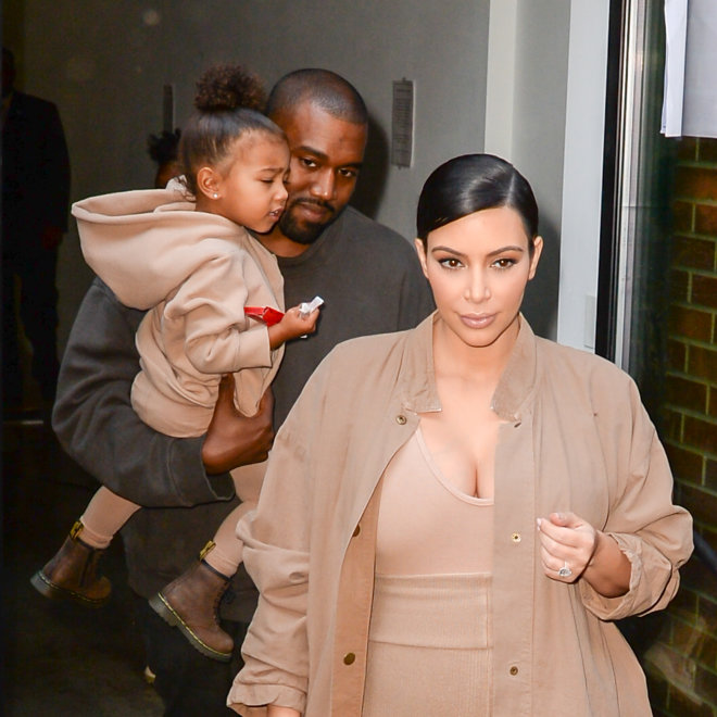 OMG! Kim Kardashian și Kanye West vor apela la o mamă surogat pentru al treilea copil